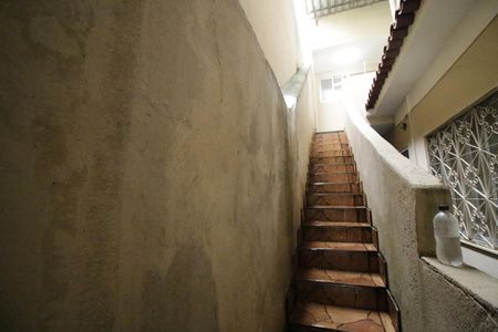 Casa de condomínio para alugar com 120m², 2 quartos e sem vagaEscada