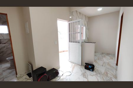 Sala / Cozinha de casa para alugar com 2 quartos, 38m² em Conjunto Habitacional A. E. Carvalho, São Paulo