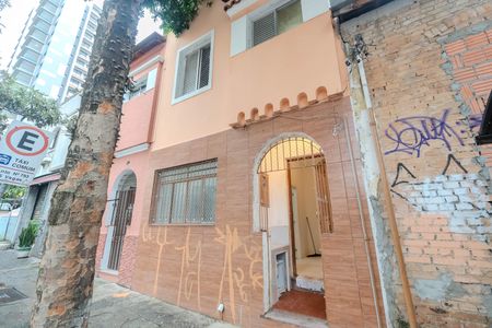 Casa à venda com 130m², 3 quartos e sem vaga Casa à venda com 130m², 3 quartos e sem vagaFachada