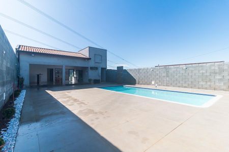 Casa para alugar com 300m², 1 quarto e 2 vagas Casa para alugar com 300m², 1 quarto e 2 vagasPiscina