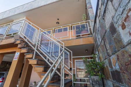 Casa à venda com 227m², 2 quartos e 2 vagas Casa à venda com 227m², 2 quartos e 2 vagasEntrada