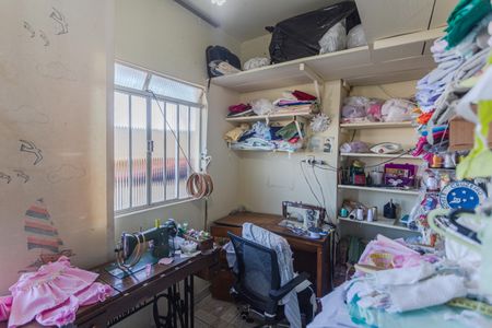 Casa à venda com 227m², 2 quartos e 2 vagas Casa à venda com 227m², 2 quartos e 2 vagasQuarto de Costura