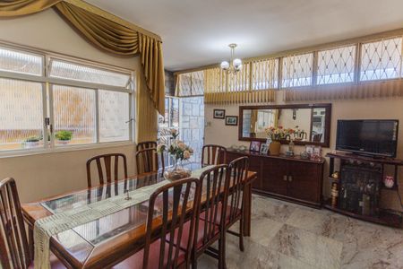 Casa à venda com 227m², 2 quartos e 2 vagas Casa à venda com 227m², 2 quartos e 2 vagasCopa