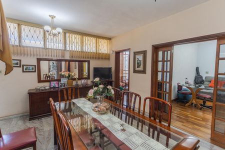 Casa à venda com 227m², 2 quartos e 2 vagas Casa à venda com 227m², 2 quartos e 2 vagasCopa