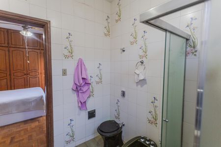Casa à venda com 227m², 2 quartos e 2 vagas Casa à venda com 227m², 2 quartos e 2 vagasBanheiro da Suíte