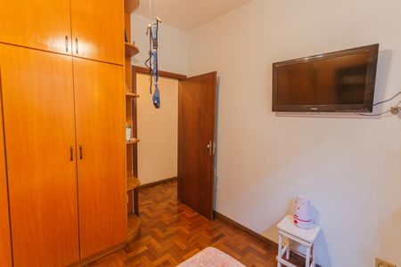 Casa à venda com 227m², 2 quartos e 2 vagas Casa à venda com 227m², 2 quartos e 2 vagasQuarto 2