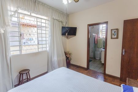 Casa à venda com 227m², 2 quartos e 2 vagas Casa à venda com 227m², 2 quartos e 2 vagasSuíte