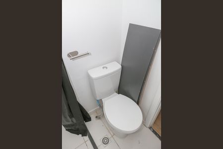 Banheiro de kitnet/studio à venda com 1 quarto, 19m² em Água Branca, São Paulo