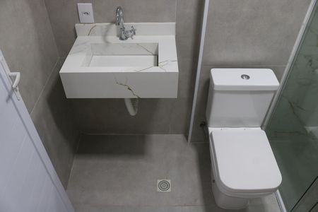 Banheiro de casa para alugar com 1 quarto, 30m² em Bom Retiro, São Paulo