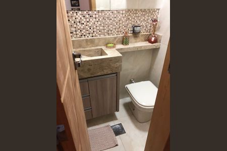 Banheiro de apartamento para alugar com 2 quartos, 76m² em Sumaré, São Paulo