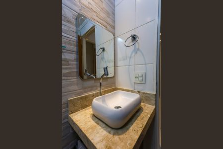 Banheiro de apartamento à venda com 2 quartos, 52m² em Jardim Maria Duarte, São Paulo