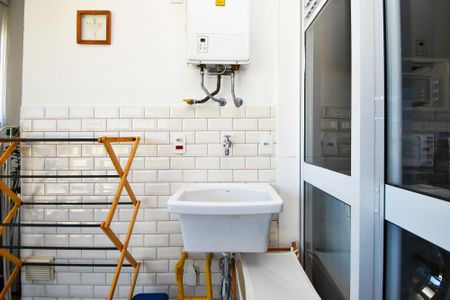 lavanderia de apartamento à venda com 1 quarto, 58m² em Pinheiros, São Paulo