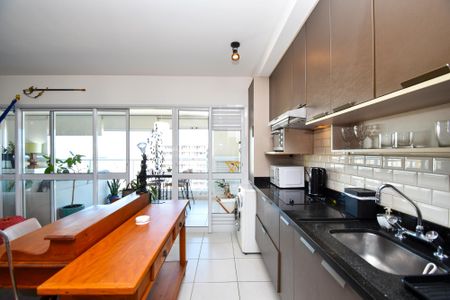 cozinha de apartamento à venda com 1 quarto, 58m² em Pinheiros, São Paulo