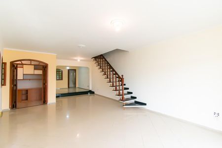 Sala de casa para alugar com 3 quartos, 280m² em Parque Sao Rafael, São Paulo