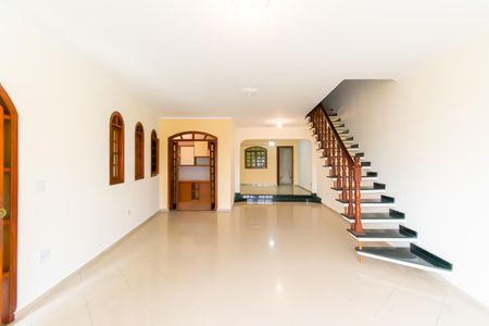 Sala de casa para alugar com 3 quartos, 280m² em Parque Sao Rafael, São Paulo