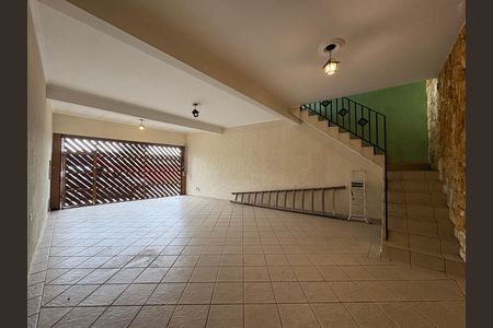 Garagem de casa para alugar com 3 quartos, 280m² em Parque Sao Rafael, São Paulo