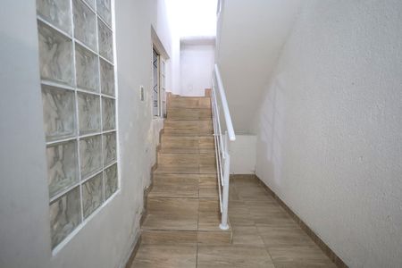 Casa para alugar com 80m², 2 quartos e 1 vagaEscada