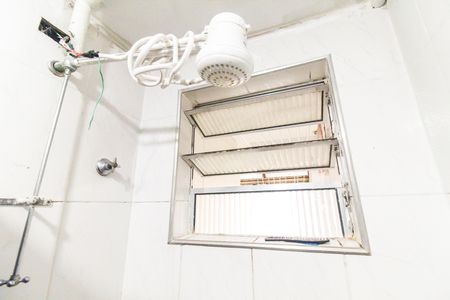 Banheiro de apartamento para alugar com 2 quartos, 48m² em Cidade Tiradentes, São Paulo
