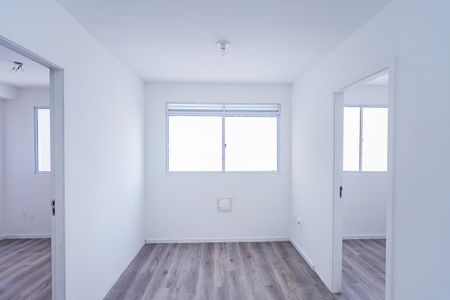 Sala, cozinha e área de serviço de apartamento para alugar com 2 quartos, 33m² em Jardim Pereira Leite, São Paulo
