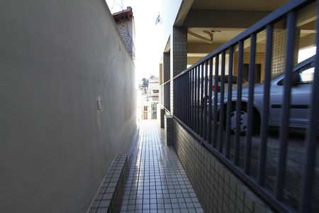 Corredor de apartamento para alugar com 3 quartos, 120m² em Carlos Prates, Belo Horizonte
