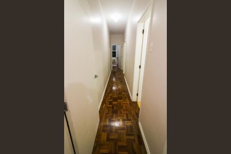Corredor de apartamento para alugar com 3 quartos, 89m² em Santana, Porto Alegre