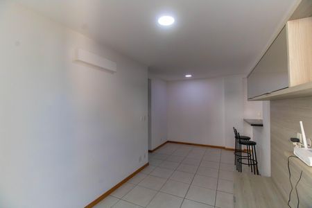 Sala de apartamento à venda com 2 quartos, 60m² em Pendotiba, Niterói