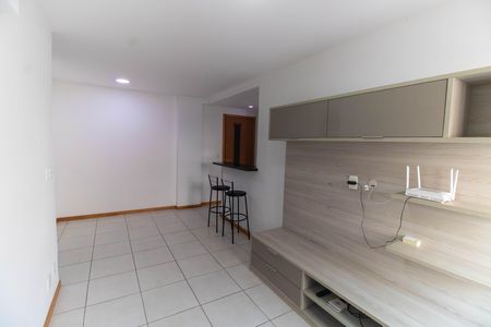 Sala de apartamento à venda com 2 quartos, 60m² em Pendotiba, Niterói