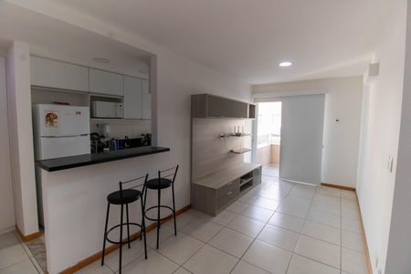 Sala de apartamento à venda com 2 quartos, 60m² em Pendotiba, Niterói