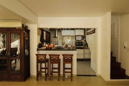 Apartamento para alugar com 241m², 3 quartos e 2 vagas