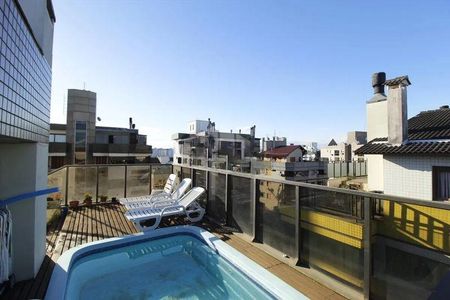 Apartamento para alugar com 241m², 3 quartos e 2 vagas