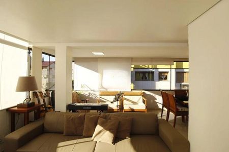Apartamento para alugar com 241m², 3 quartos e 2 vagas