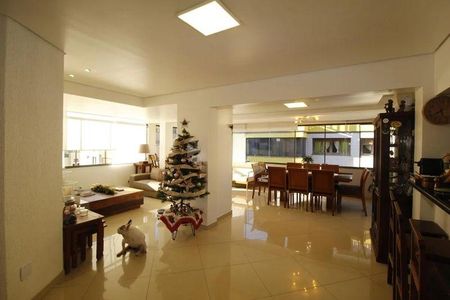 Apartamento para alugar com 241m², 3 quartos e 2 vagas