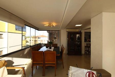 Apartamento para alugar com 241m², 3 quartos e 2 vagas