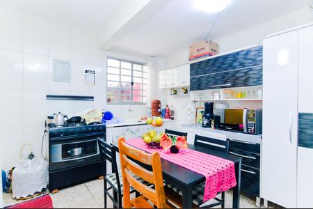 Casa à venda com 350m², 4 quartos e 3 vagasStudio 