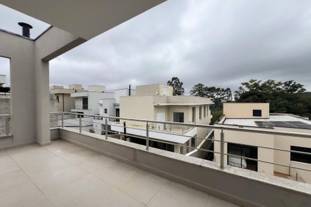Casa de condomínio à venda com 320m², 3 quartos e 4 vagasVaranda da Suíte 1