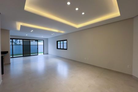 Casa de condomínio à venda com 320m², 3 quartos e 4 vagasSala 2