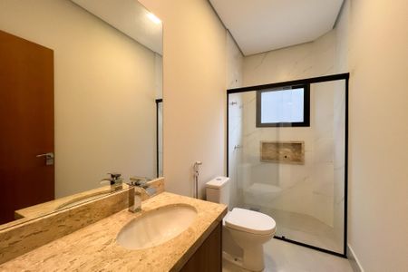 Casa de condomínio à venda com 320m², 3 quartos e 4 vagasBanheiro da sala