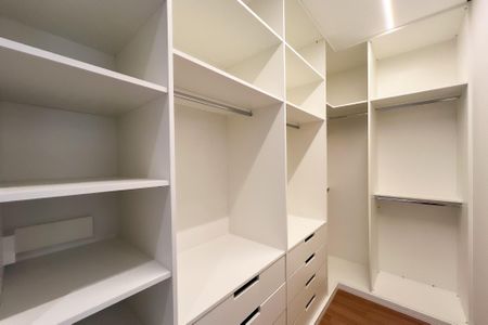 Casa de condomínio à venda com 320m², 3 quartos e 4 vagasCloset da suíte 1