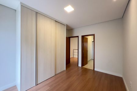 Casa de condomínio à venda com 320m², 3 quartos e 4 vagasSuíte 2
