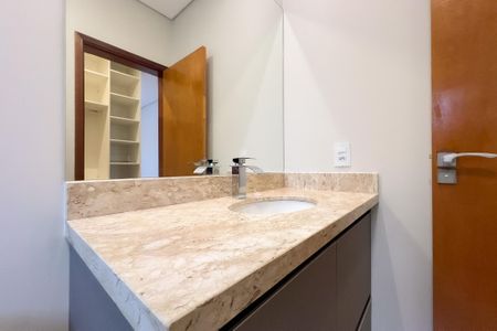 Casa de condomínio à venda com 320m², 3 quartos e 4 vagasBanheiro da Suíte 1
