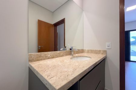 Casa de condomínio à venda com 320m², 3 quartos e 4 vagasBanheiro da Suíte 2