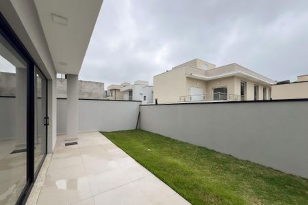 Casa de condomínio à venda com 320m², 3 quartos e 4 vagasQuintal