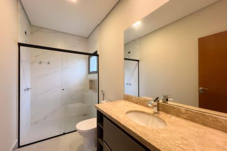 Casa de condomínio à venda com 320m², 3 quartos e 4 vagasBanheiro da Suíte 2