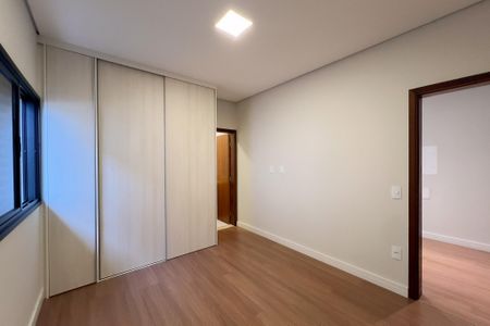 Casa de condomínio à venda com 320m², 3 quartos e 4 vagasSuíte 3