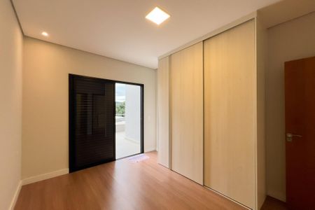 Casa de condomínio à venda com 320m², 3 quartos e 4 vagasSuíte 2