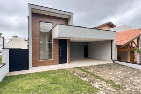 Casa de condomínio à venda com 320m², 3 quartos e 4 vagasFachada
