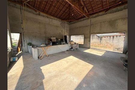 Casa à venda com 4 quartos, 300m² em Interlagos, São Paulo