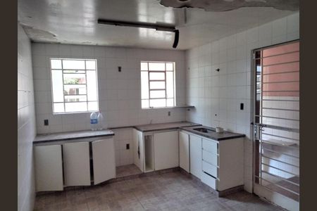 Casa à venda com 3 quartos, 274m² em Cachoeirinha, Belo Horizonte
