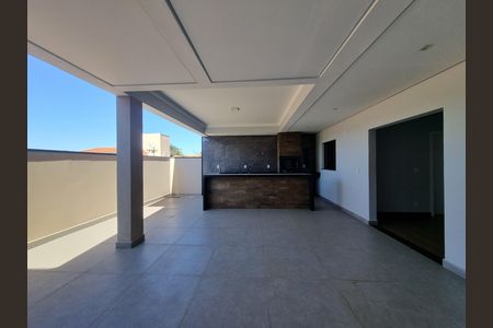 Casa de condomínio à venda com 200m², 3 quartos e 4 vagasÁrea externa