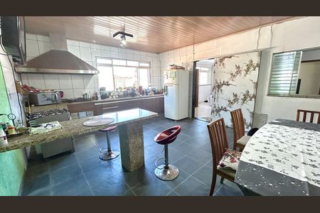 Casa para alugar com 220m², 5 quartos e sem vaga Casa para alugar com 220m², 5 quartos e sem vagaCozinha